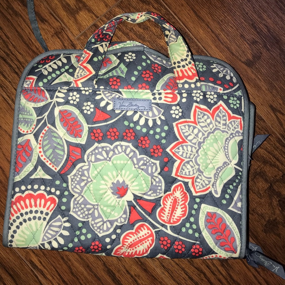 Hanging Organizer- Vera Bradley (Nomadic Floral)